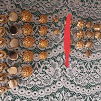 LOTTO DI VARI BOTTONI DORATI