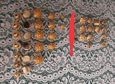 LOTTO DI VARI BOTTONI DORATI