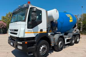 IVECO TRAKKER 450 con betoniera CIFA