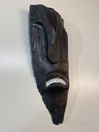 Maschera tribale in legno