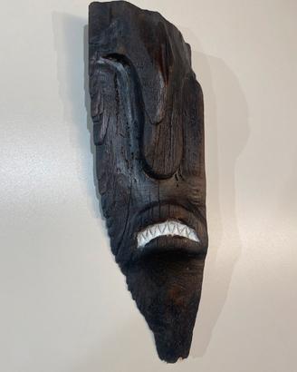 Maschera tribale in legno