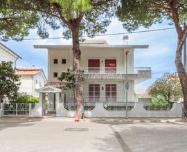 VILLA INDIPENDENTE CON GIARDINO PRIVATO E AMPIO GA