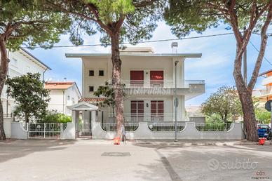 VILLA INDIPENDENTE CON GIARDINO PRIVATO E AMPIO GA