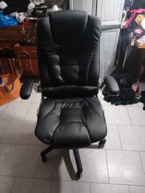 POLTRONA A ROTELLE IN PELLE 