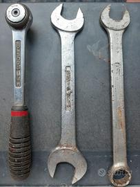 CRICCHETTO CON MANICO ROTANTE + CHIAVI 22/25/28