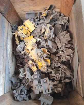 accessori ponteggio ganci e innesti tubi innocenti