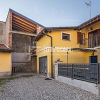 CASA INDIPENDENTE RISTRUTTURATA CON AREA ESTERNA,