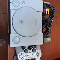 Console PlayStation 1 e custodia a tracolla  