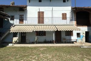 CASCINALE DI AMPIA METRATURA CON GIARDINO