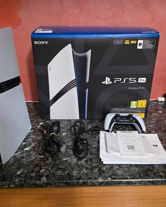 Ps5 pro 2 tb, 1 mese di vita con : Fifa,007,woolve