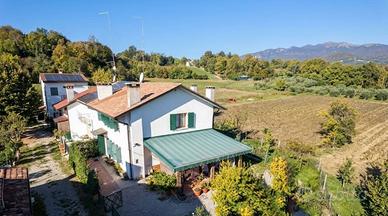 Villetta a schiera di 180 m² con 3 locali e box au