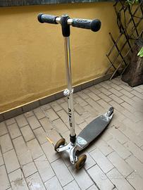 Monopattino Kickboard Micro