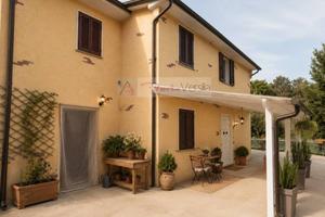 Villa di 182 m² con più di 5 locali e posto auto a