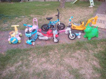 Lotto bici, monopattini e cavalcabili bambini