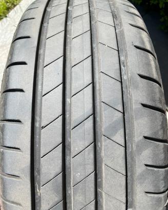 Gomme BRIDGESTONE 215/65 R16 98H