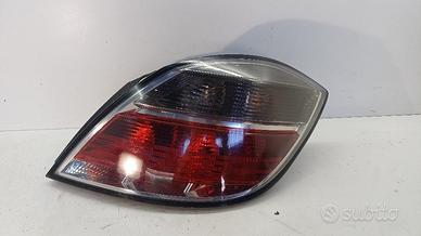 STOP FANALE POSTERIORE DESTRO OPEL Astra H Berlina
