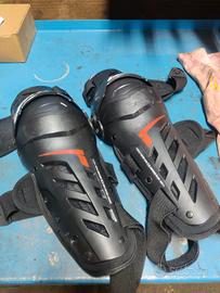 Ginocchiere Leatt dual axis