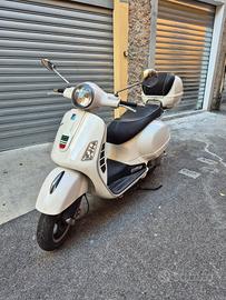 PIAGGIO VESPA GTS 300 SUPER