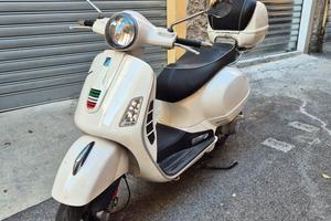 PIAGGIO VESPA GTS 300 SUPER