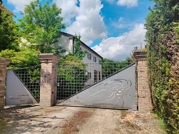 Raffinato casale in zona tranquilla