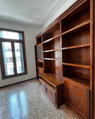 Libreria in legno massello