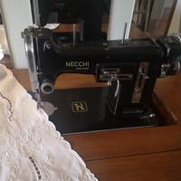 Macchina da cucire Necchi vintage