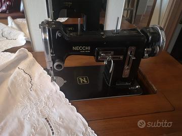 Macchina da cucire Necchi vintage