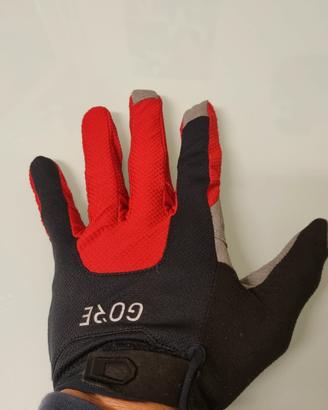 Guanti lunghi Gore Wear C5 Trail rosso nero  Tagli