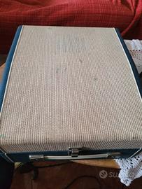 Giradischi a bauletto portatile.