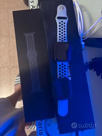 Apple  watch serie 5 nike
