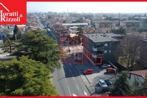 NEGOZIO VETRINATO a Monfalcone