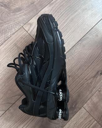 Nike shox r2 x supreme