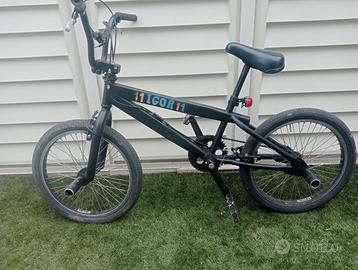 Bicicletta BMX nero opaco