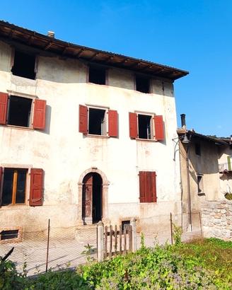 Cavedine - Casa da Ristrutturare con Giardino