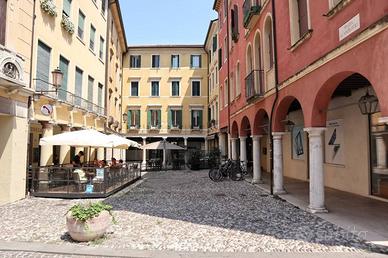 Appartamento di 150 m² con 5 locali e box auto a T