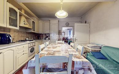 Casa mantovana in centro con posto auto terrazzo e