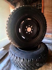 2 pneumatici M+S misure 165/70 R13 con i cerchi