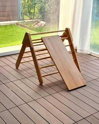 Triangolo di Pikler in legno con scivolo