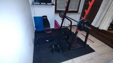 Palestra , pesi , bilanciere, manubri, panche