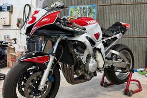 Yamaha R6 pronto pista