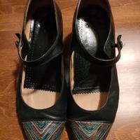 Scarpe da donna in pelle blu e punta multicolore 