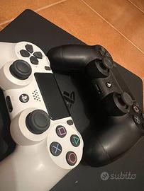 PS4 Slim 500Gb + 2 controller + 7 giochi