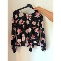 Blusa elegante con spacco sulla schiena