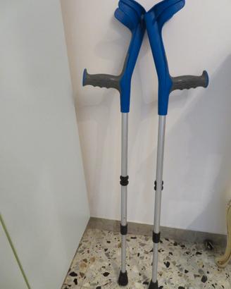 Stampelle e scarpa talus