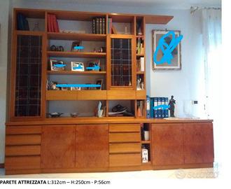 Parete attrezzata come da foto