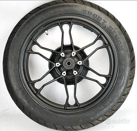 Moto Guzzi V7 Stone 12 15 cerchio posteriore