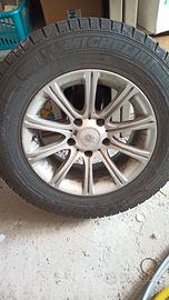 DISCO IN LEGA CON PNEUMATICI ESTIVI E CATENE NEVE