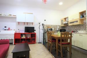 2 LOCALI A NAPOLI