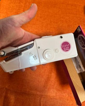 Macchina da cucire manuale