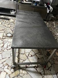 Banchi da lavoro in acciaio